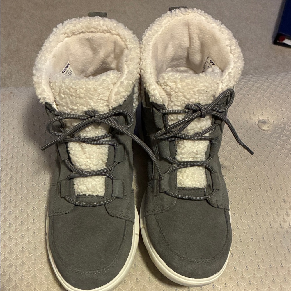 Sorel women’s size 8  explorer two , carnival cozy boots